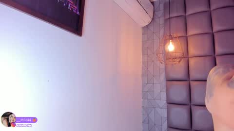 Milena  online show from September 30, 2025, 3:33 am