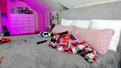 Snapshot of mileenakane chatting on March 12, 2026, 4:07 am ALL MY LINKS - online show from March 12, 2026, 4:07 am