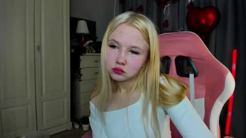 Mia online show from February 14, 2026, 4:42 am