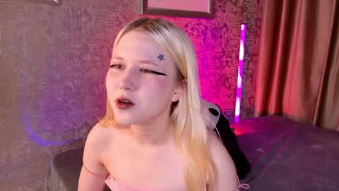 Mia online show from May 25, 2026, 2:56 pm