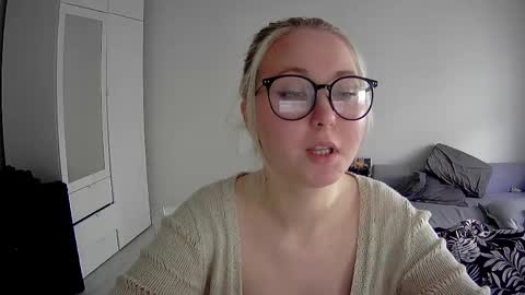 Milena new nonude shy blonde natural online show from April 20, 2026, 12:52 pm