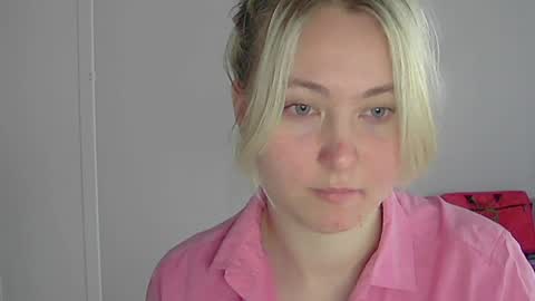 Milena new nonude shy blonde natural online show from May 19, 2026, 4:30 am