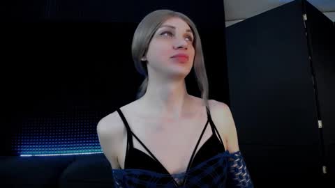 Milena Hardy online show from October 7, 2025, 4:20 am