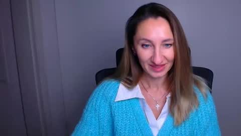 Milena online show from December 19, 2025, 6:42 am