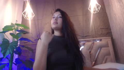 Snapshot of milenka_5 chatting on May 13, 2026, 5:43 pm Milenka online show from May 13, 2026, 5:43 pm