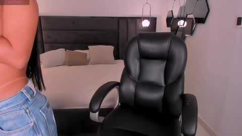 Miley Cruz  IG miley model23 online show from April 17, 2026, 7:28 pm