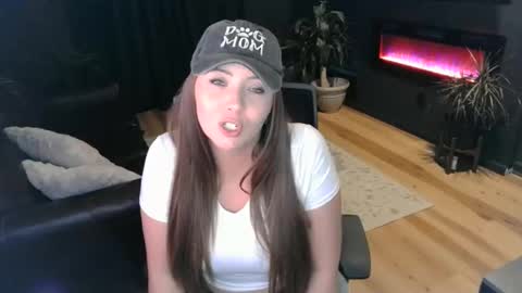 Snapshot of mileymadness chatting on December 10, 2024, 11:19 pm Miley Madness online show from December 10, 2024, 11:19 pm