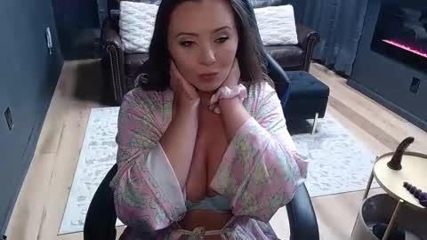 Snapshot of mileymadness chatting on October 7, 2025, 5:54 pm Miley Madness online show from October 7, 2025, 5:54 pm