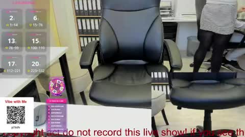 Snapshot of milf_viktoria chatting on May 25, 2026, 10:21 am Viktoria online show from May 25, 2026, 10:21 am
