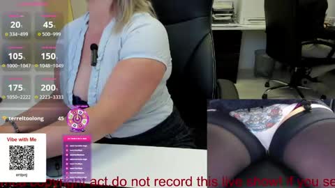 Snapshot of milf_viktoria chatting on May 27, 2026, 9:50 am Viktoria online show from May 27, 2026, 9:50 am