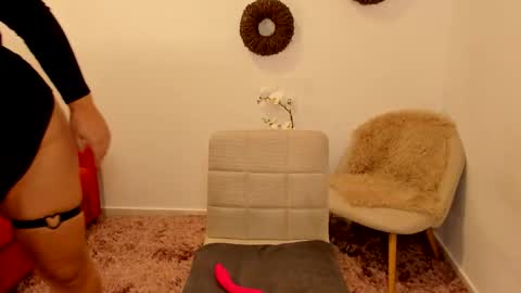 MilfElla online show from October 12, 2025, 9:41 am