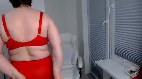Snapshot of milfscarlette chatting on April 21, 2026, 5:17 pm MilfScarlette online show from April 21, 2026, 5:17 pm