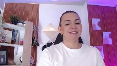 Sara  online show from July 26, 2026, 11:06 am