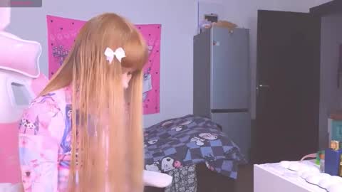 Milia online show from October 24, 2025, 8:49 pm