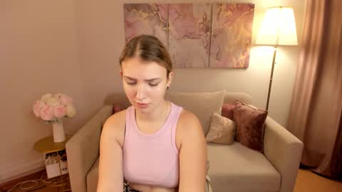 milinafox online show from October 8, 2025, 4:54 am