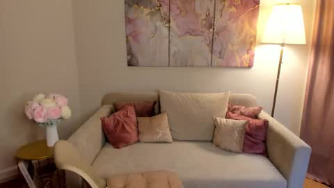 milinafox online show from November 28, 2025, 2:58 am