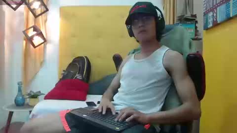 M I L I  T O online show from September 8, 2025, 10:20 pm