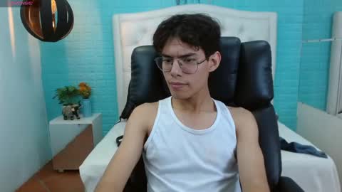 M I L I  T O online show from September 22, 2025, 11:29 pm