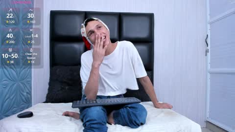 Snapshot of milk_max18 chatting on December 5, 2024, 9:06 pm MAX online show from December 5, 2024, 9:06 pm