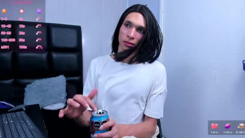 Snapshot of milk_max18 chatting on January 16, 2025, 9:19 pm MAX online show from January 16, 2025, 9:19 pm