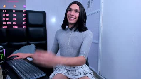 Snapshot of milk_max18 chatting on January 17, 2025, 3:55 am MAX online show from January 17, 2025, 3:55 am