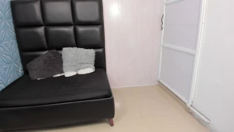 Snapshot of milk_max18 chatting on February 9, 2025, 2:28 am MAX online show from February 9, 2025, 2:28 am