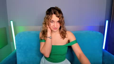 milkablond online show from January 15, 2025, 7:05 am