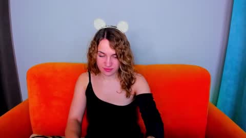 milkablond online show from February 26, 2025, 4:03 am