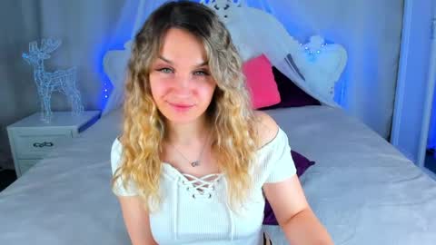 Snapshot of milkablond chatting on March 16, 2026, 5:44 am milkablond online show from March 16, 2026, 5:44 am