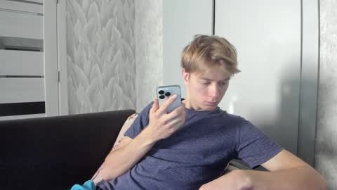 Snapshot of milkiwy chatting on December 19, 2024, 6:01 am Isaac online show from December 19, 2024, 6:01 am