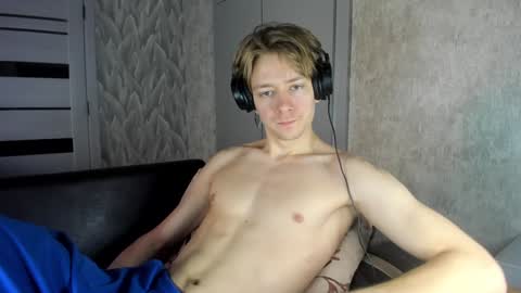 Snapshot of milkiwy chatting on February 4, 2025, 5:21 am Isaac online show from February 4, 2025, 5:21 am