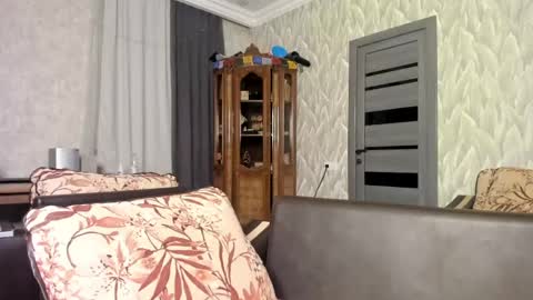 Snapshot of milkiwy chatting on May 9, 2026, 10:48 pm Isaac online show from May 9, 2026, 10:48 pm