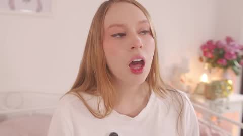 milky_0 online show from April 17, 2026, 7:06 pm