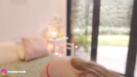 milky_0 online show from May 9, 2026, 7:08 pm
