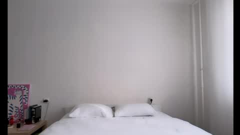 milky__way_ online show from April 17, 2026, 1:25 pm