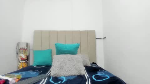 Snapshot of milky_lau_18 chatting on January 24, 2025, 3:02 pm milky_lau_18 online show from January 24, 2025, 3:02 pm