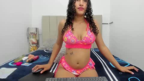 Snapshot of milky_lau_18 chatting on January 25, 2025, 11:55 am milky_lau_18 online show from January 25, 2025, 11:55 am