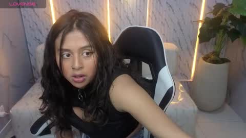 Snapshot of milky_tx chatting on October 11, 2025, 3:17 am Online 2200 to 600 online show from October 11, 2025, 3:17 am