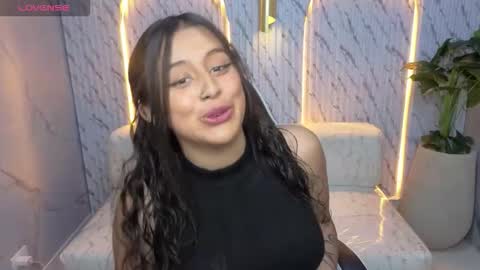 Snapshot of milky_tx chatting on October 21, 2025, 3:18 am Online 2200 to 600 online show from October 21, 2025, 3:18 am