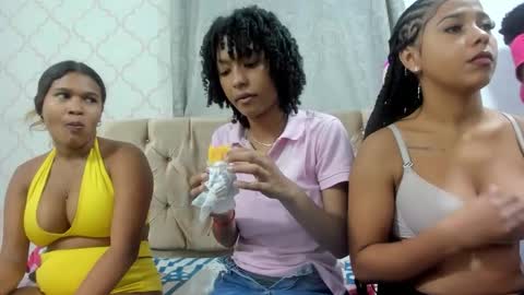 milkylove_19_ online show from October 17, 2025, 1:03 pm