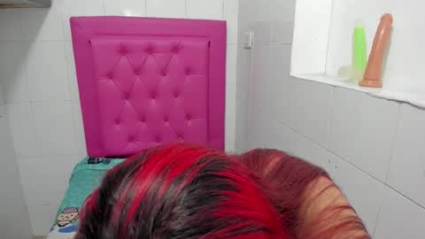 milkyway_18 online show from December 19, 2025, 2:35 pm