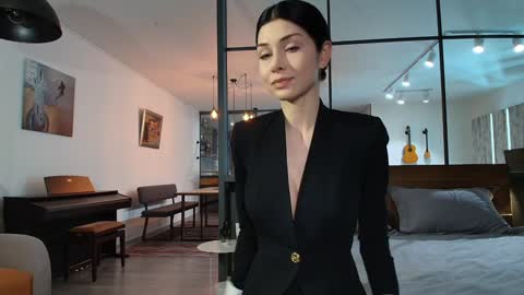 milla bella online show from February 20, 2026, 9:15 pm