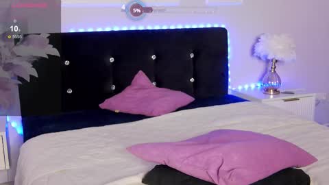 milla_cali online show from November 22, 2025, 3:38 am