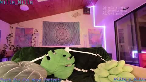 milla_milla online show from October 7, 2025, 5:26 am