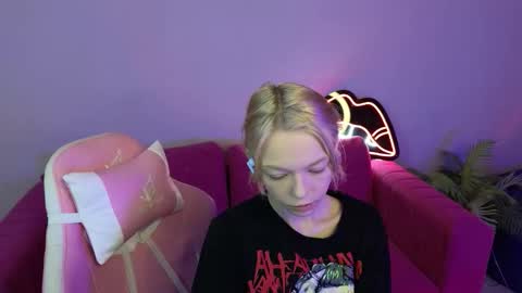 Hello  Im Mila online show from September 13, 2025, 1:38 am