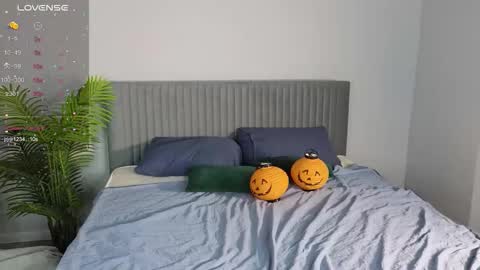 Hello  Im Mila online show from November 14, 2025, 1:26 am