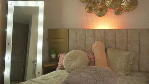 erika rf99 online show from January 12, 2025, 6:06 am