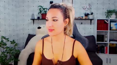 MillaXQueen online show from October 24, 2025, 4:25 pm