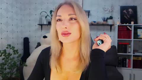 Snapshot of millaxqueen chatting on June 29, 2026, 7:36 am MillaXQueen online show from June 29, 2026, 7:36 am