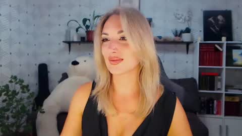 Snapshot of millaxqueen chatting on July 7, 2026, 4:11 pm MillaXQueen online show from July 7, 2026, 4:11 pm